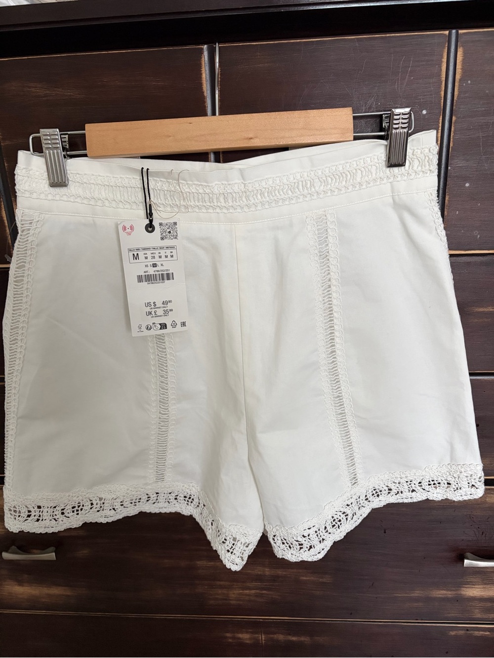 Zara off white Crochet Trim Women’s Shorts/ Size Medium - Picture 2 of 9